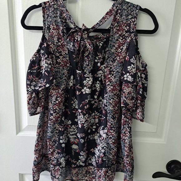 Cold Shoulder Blouse - Picture 2 of 8